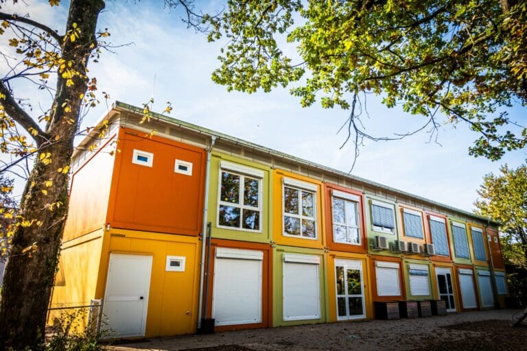 Container-Kindergarten zur Beräumung vorm Abbau